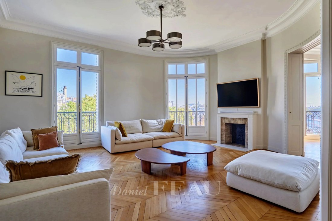 Apartment in Paris 8e Arrondissement, Paris, France 2 - 17089603
