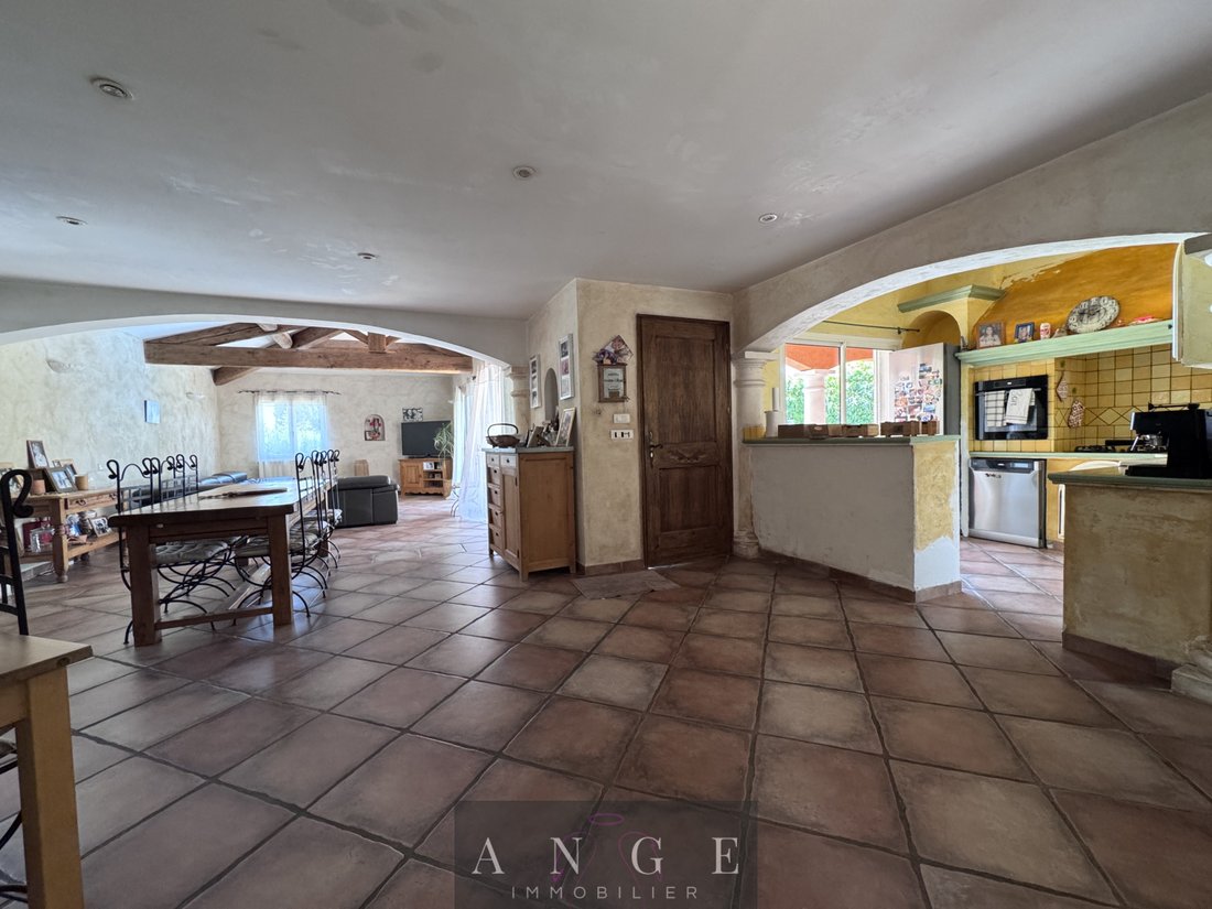 Casa en Solliès-Ville, Provenza-Alpes-Costa Azul, Francia 4 - 19052187