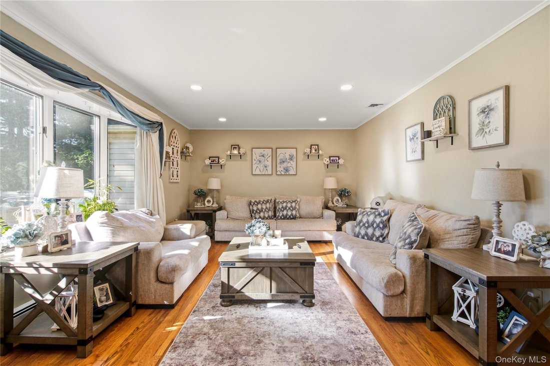 Casa en Lake Ronkonkoma, Nueva York, Estados Unidos 4 - 19056241