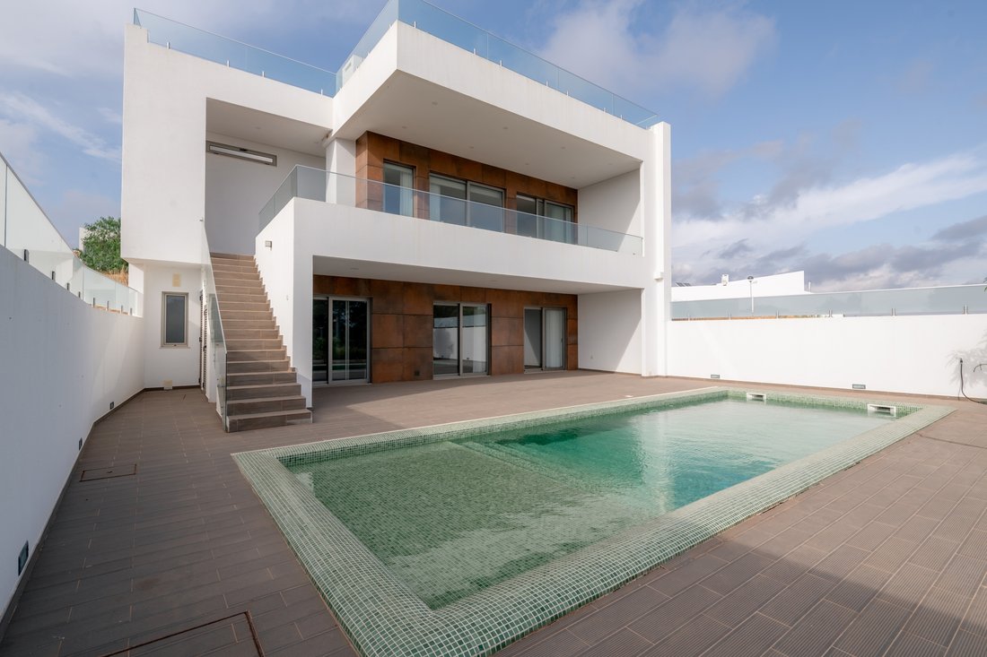 Villa in Mexilhoeira Grande, Algarve, Portugal 1 - 19055392