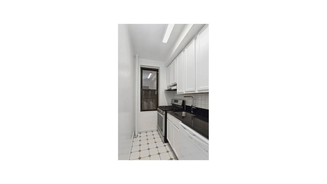 Co Op in New York, New York, United States 3 - 19055120