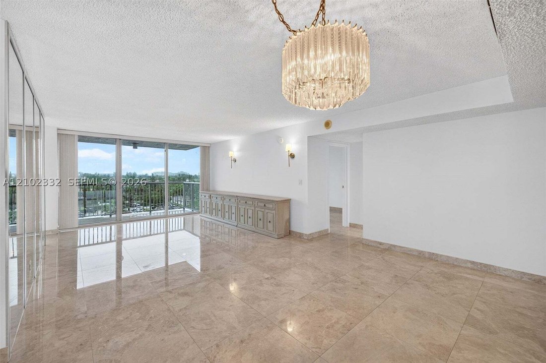 Condo in Miami Beach, Florida, United States 5 - 19051182