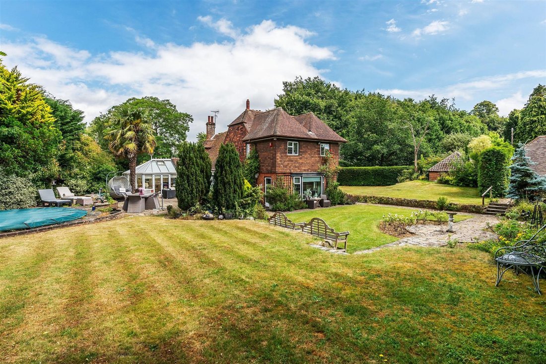House in Great Bookham, England 2 - 19051167