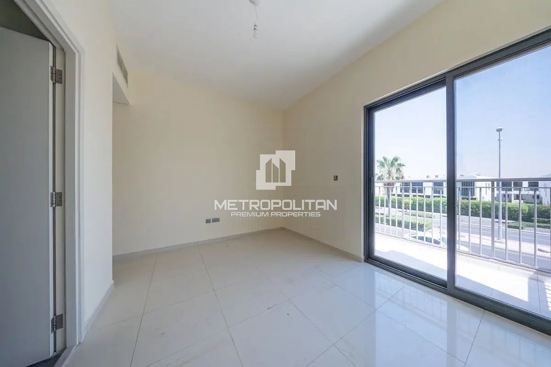 Townhouse in Damac Hills 2, Dubai, United Arab Emirates 5 - 19052294
