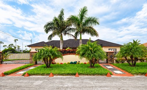 Villa in Freeport, Freeport, Bahamas 1
