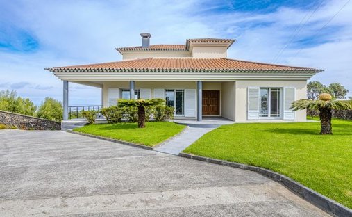 House in Sao Vicente Ferreira, Azores, Portugal 1