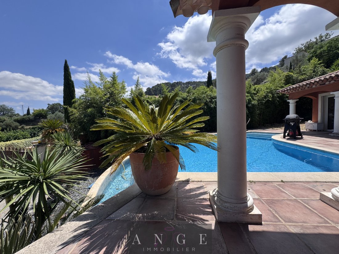 Casa en Solliès-Ville, Provenza-Alpes-Costa Azul, Francia 1 - 19052187