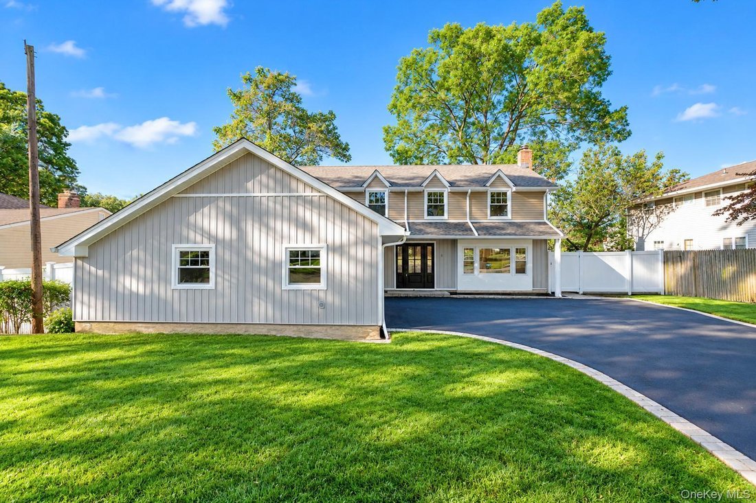 House in Lake Grove, New York, United States 1 - 19053257