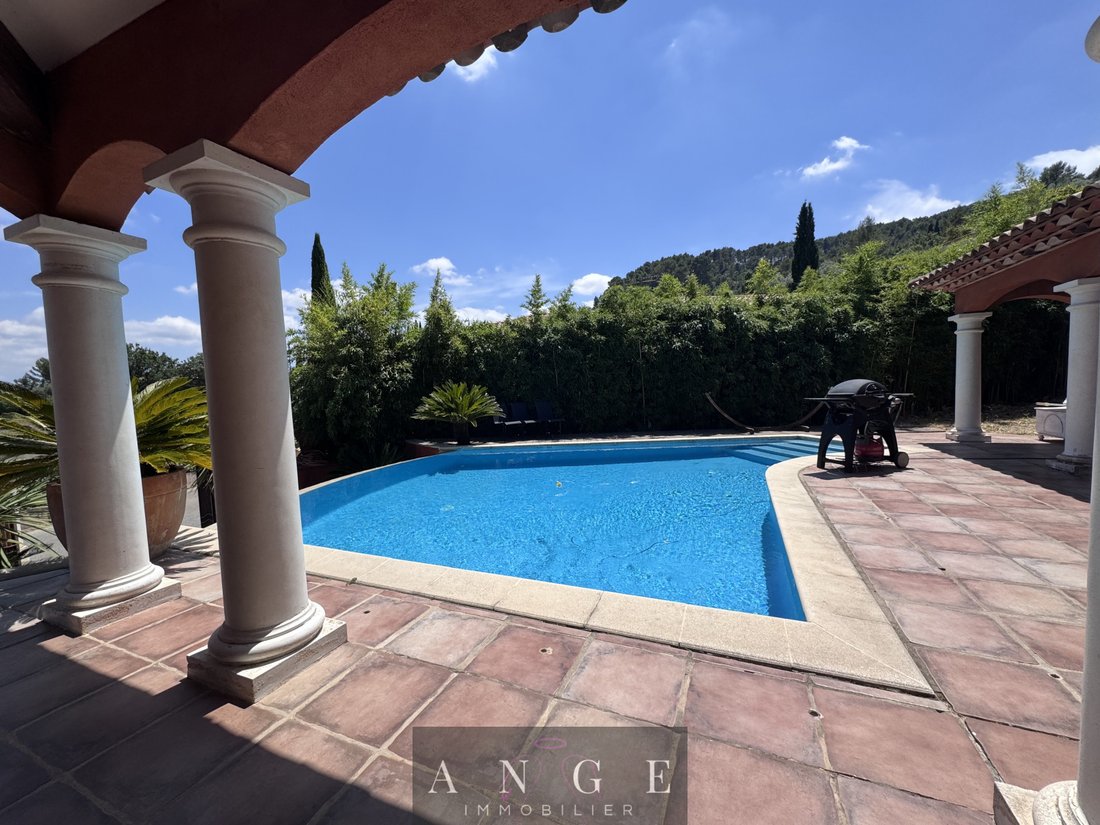 Casa en Solliès-Ville, Provenza-Alpes-Costa Azul, Francia 2 - 19052187