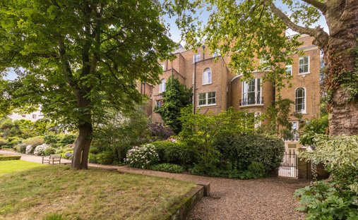 Apartment in Little Venice, Westminster, England 1