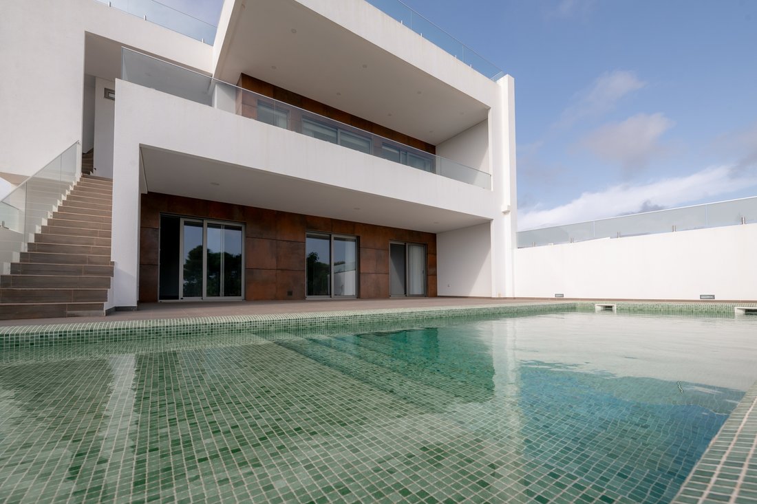 Villa in Mexilhoeira Grande, Algarve, Portugal 2 - 19055392