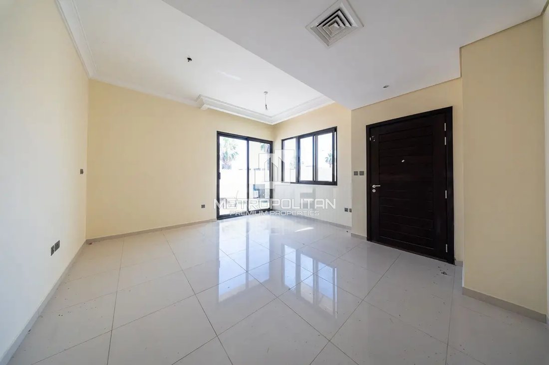 Townhouse in Damac Hills 2, Dubai, United Arab Emirates 2 - 19052294