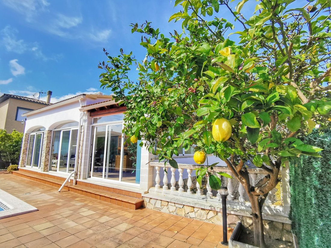 Chalet in Lloret de Mar, Katalonien, Spanien 2 - 19053440