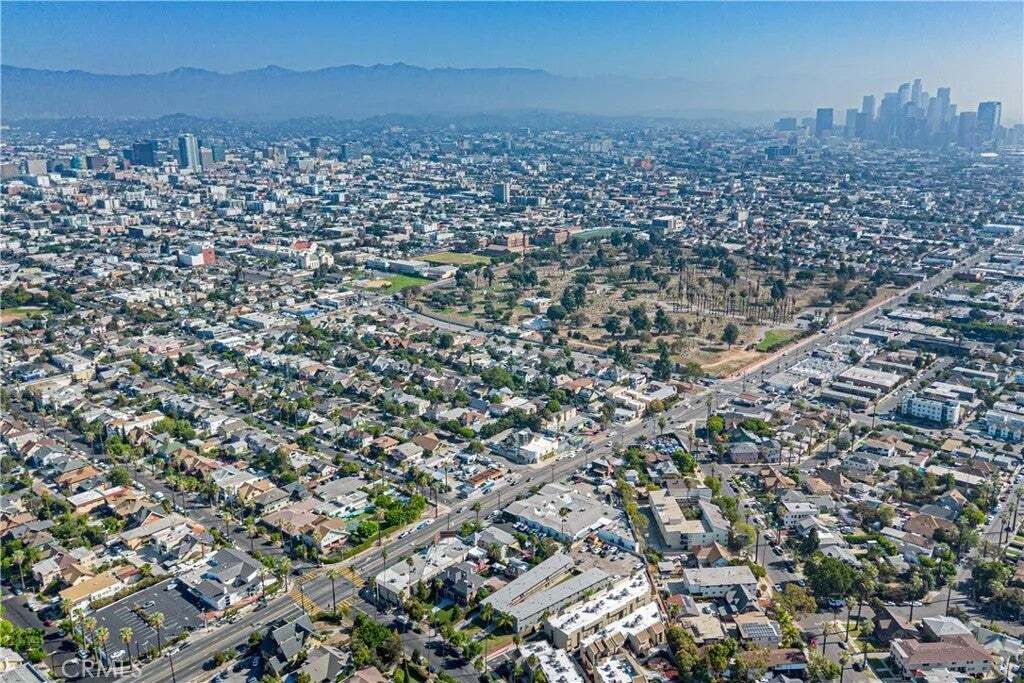 Los Angeles, California, United States 1 - 19054590