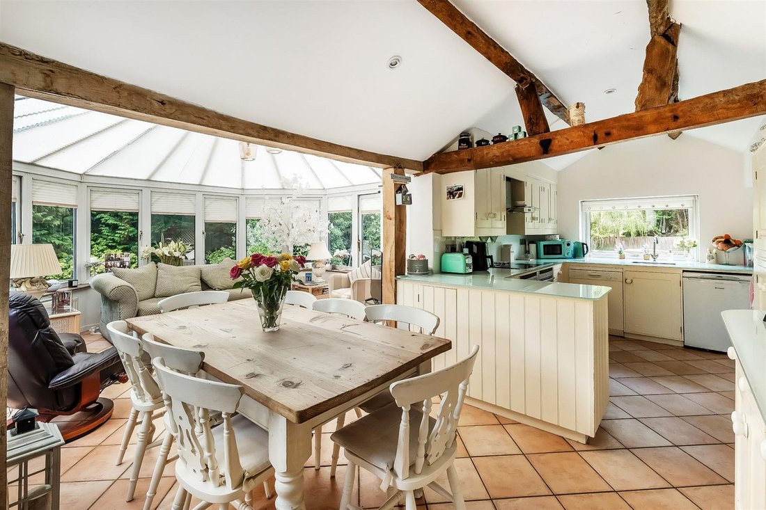 House in Great Bookham, England 3 - 19051167