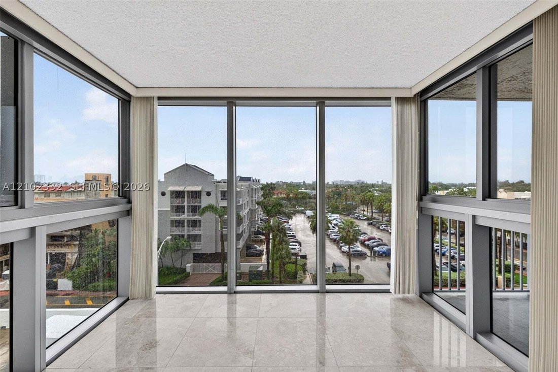 Condo in Miami Beach, Florida, United States 4 - 19051182