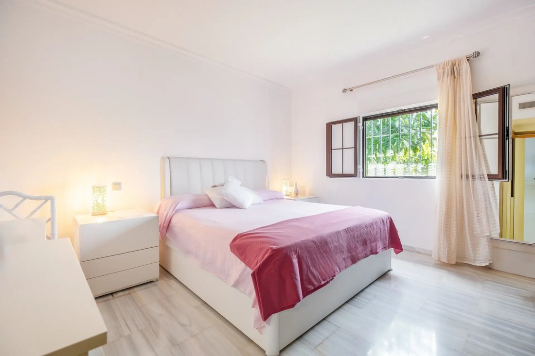 Apartment in Puerto Banus, Marbella, Spain 3 - 19053877