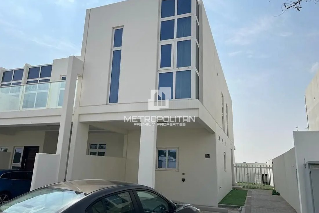 Townhouse in Damac Hills 2, Dubai, United Arab Emirates 1 - 19052294
