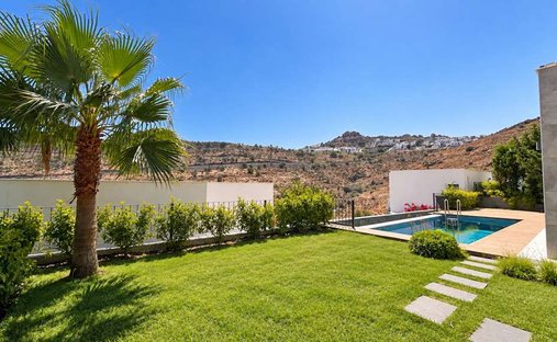 Villa in Ortakent, Muğla, Türkei 1