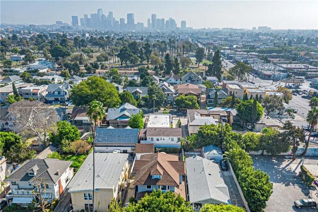 Los Angeles, California, United States 5 - 19054590