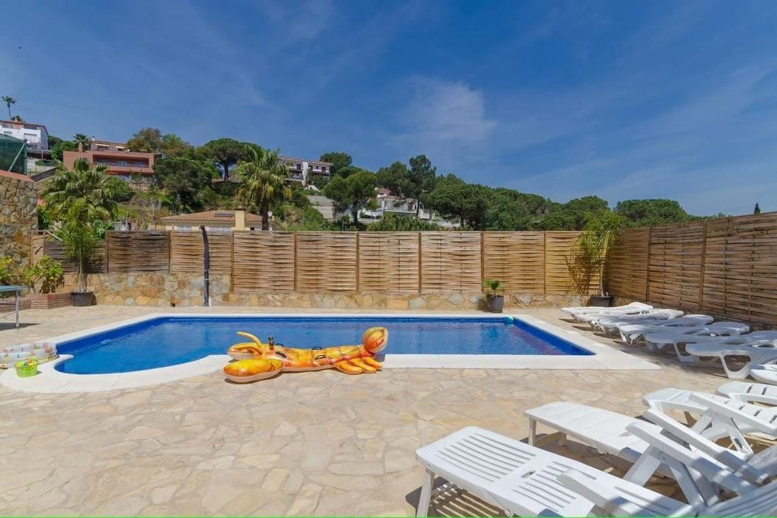 Chalet in Lloret de Mar, Katalonien, Spanien 3 - 19053384