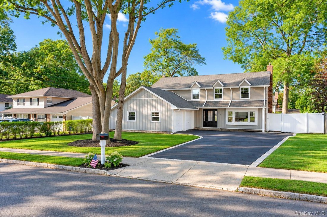 House in Lake Grove, New York, United States 2 - 19053257