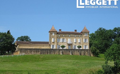 Castle in Condezaygues, Nouvelle-Aquitaine, France 1