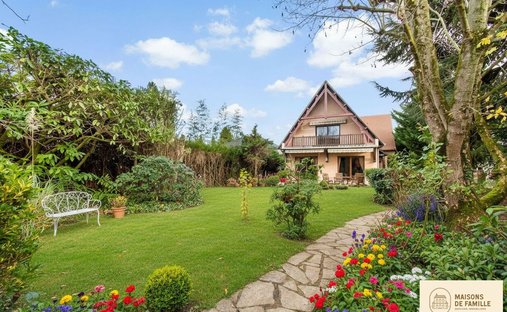 Villa in Les Quais, Bougival, France 1