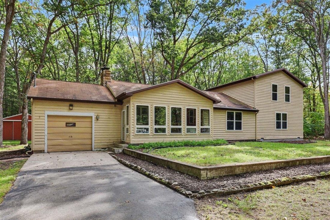 House in Fruitport Charter Township, Michigan, United States 1 - 19054713