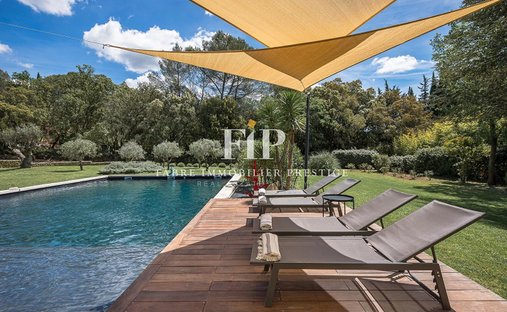 Estate in Granettes-Jauberte-Sainte Anne, Aix-en-Provence, France 1