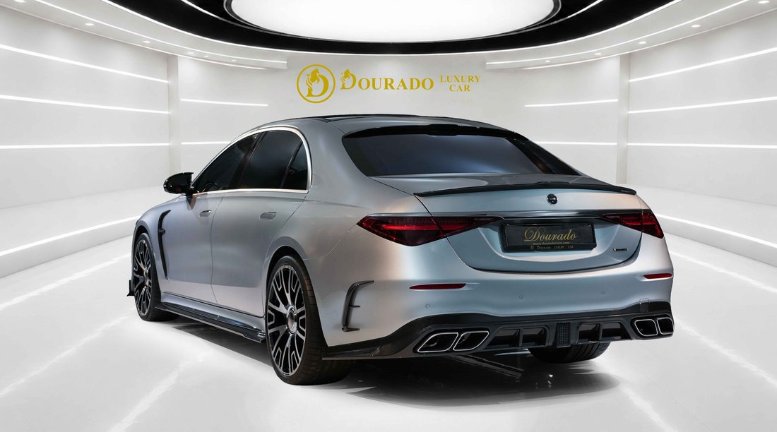 Sedan in Dubai, United Arab Emirates 4 - 19056367