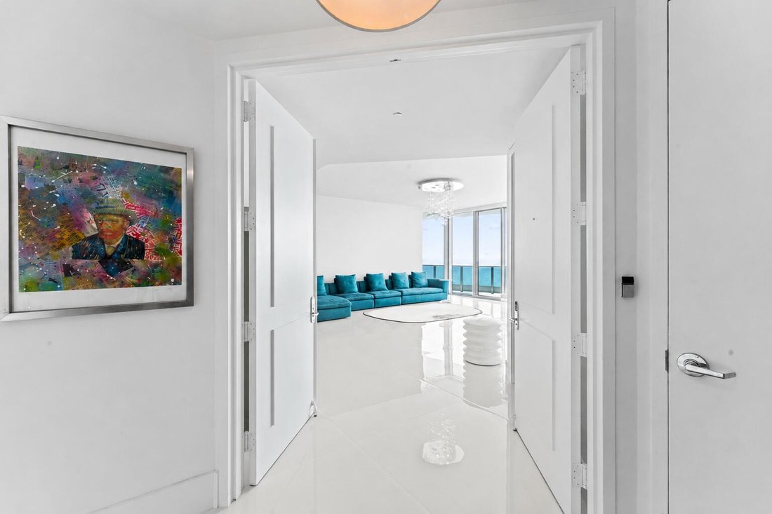 Condo in Miami Beach, Florida, United States 4 - 19054459