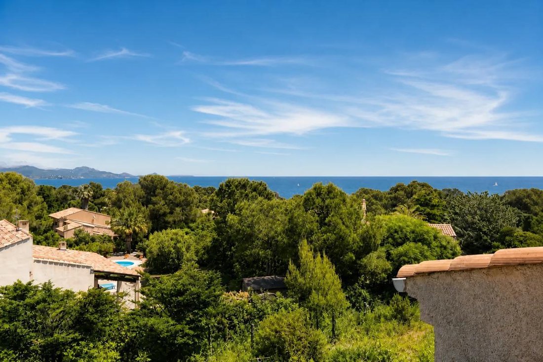 House in Frejus, Provence-Alpes-Côte d'Azur, France 3 - 18989579