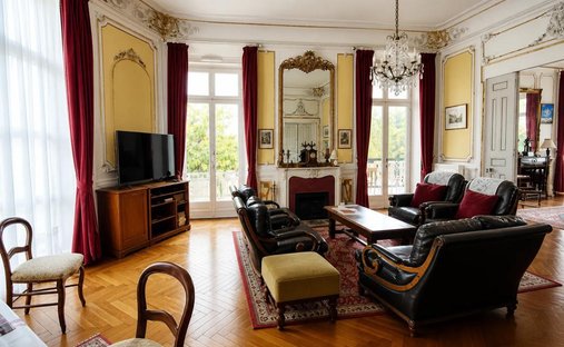 Château à Château-Gontier, Château-Gontier-sur-Mayenne, France 1