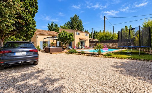 Casa en La Barben, Provenza-Alpes-Costa Azul, Francia 1