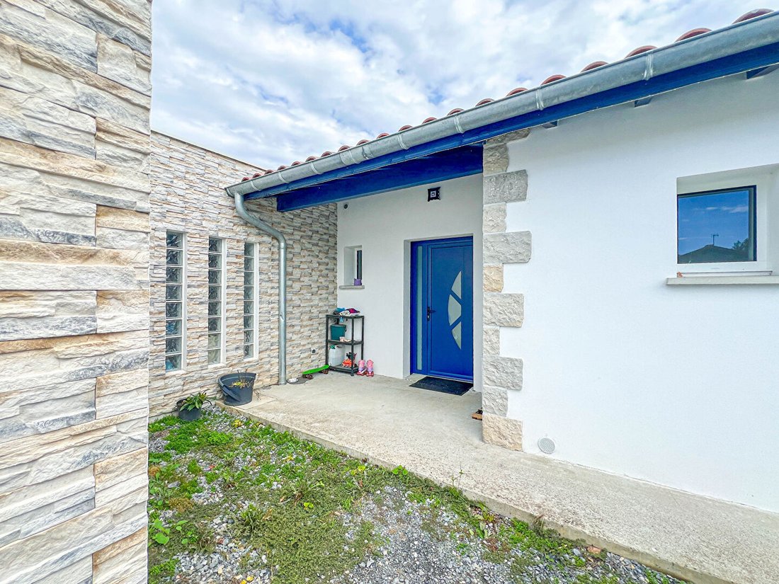 Villa in Cambo-les-Bains, Nouvelle-Aquitaine, France 2 - 19052446