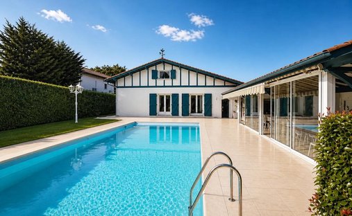 Maison à La Rochefoucauld-Aguilera, Biarritz, France 1