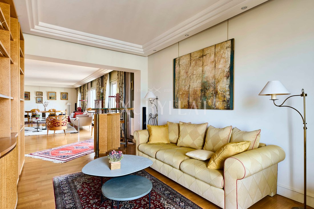 Apartment in Porte Dauphine, Paris 16e Arrondissement, Paris 4 - 19051723