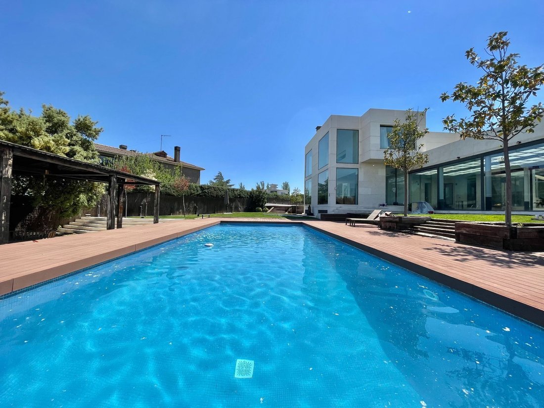 Chalet in La Moraleja, Alcobendas, Comunidad de Madrid 2 - 19054285