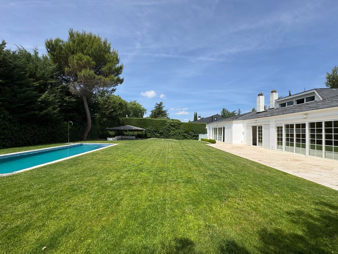 Chalet in La Moraleja, Alcobendas, Comunidad de Madrid 3 - 19054225