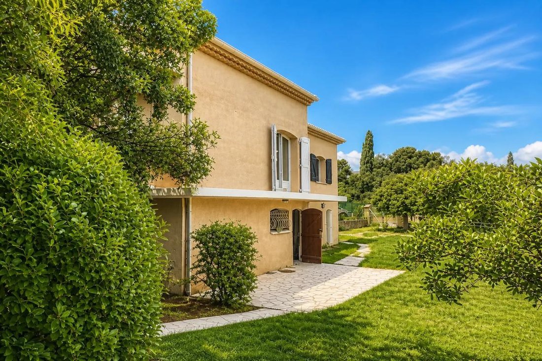 House in Frejus, Provence-Alpes-Côte d'Azur, France 2 - 18989579
