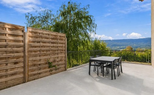 Haus in Challonges, Auvergne-Rhone-Alpen, Frankreich 1