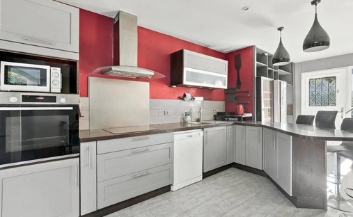 House in Grands Champs, Romainville, France 1