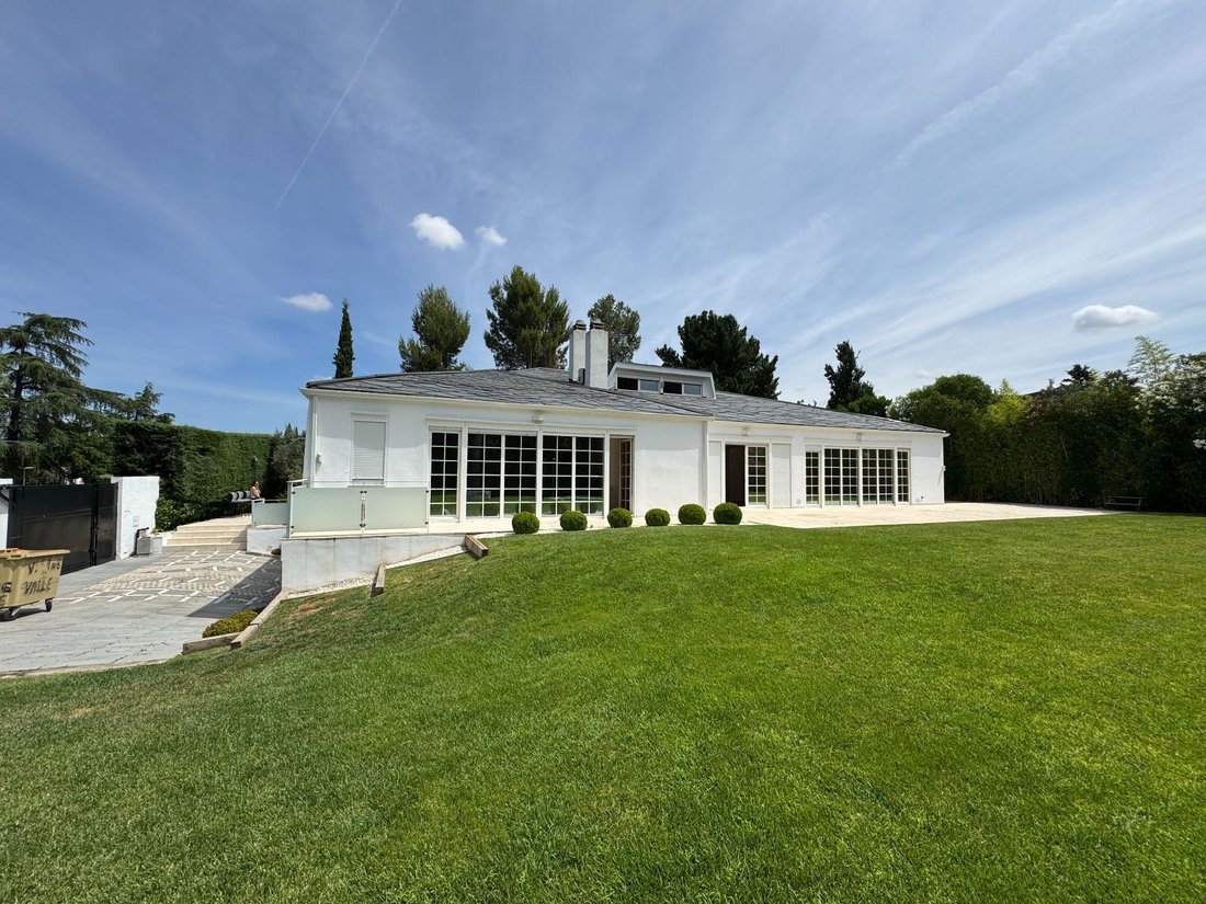 Chalet in La Moraleja, Alcobendas, Comunidad de Madrid 4 - 19054225