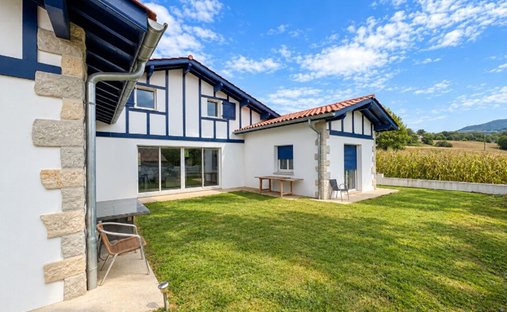 Villa à Cambo-les-Bains, Nouvelle-Aquitaine, France 1