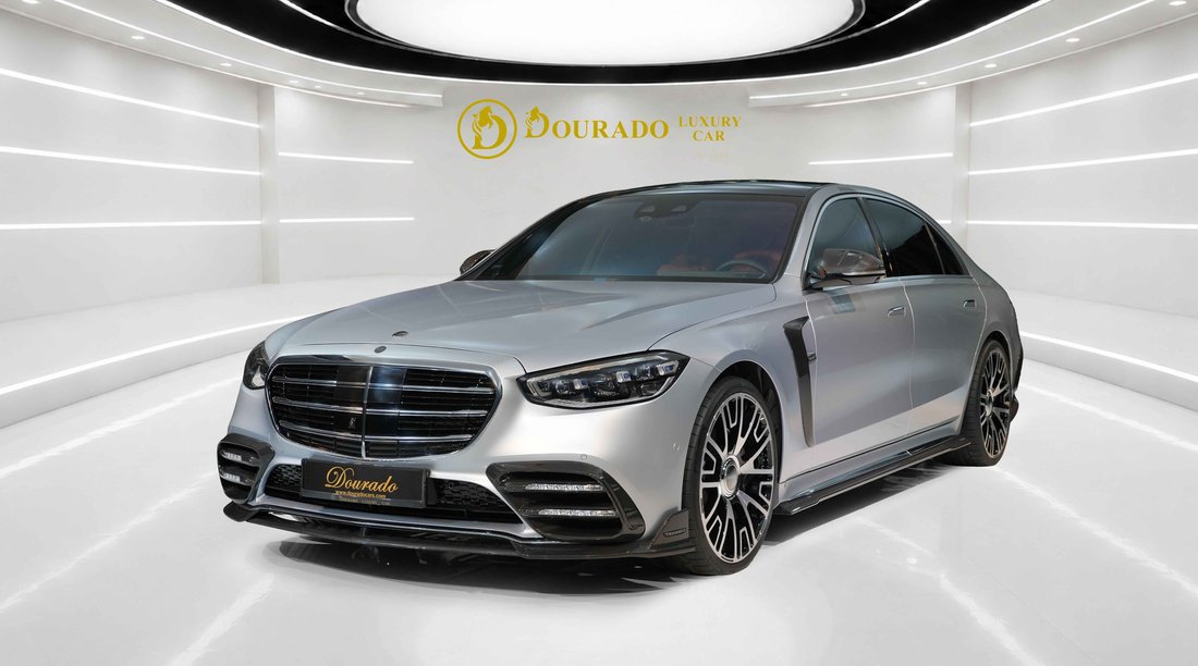 Sedan in Dubai, United Arab Emirates 3 - 19056367