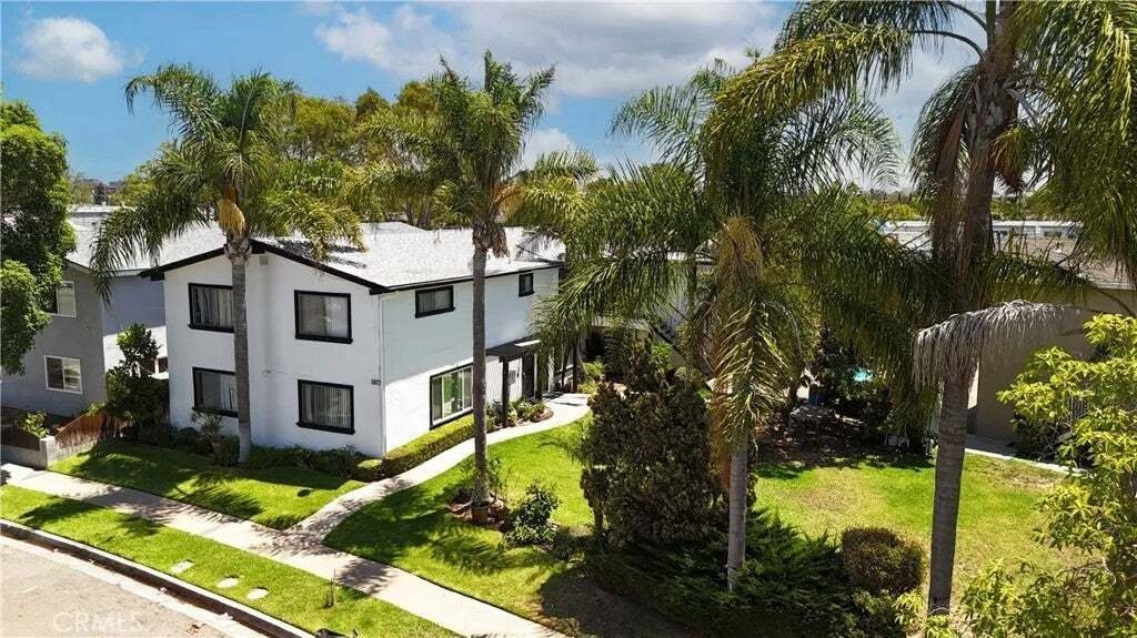 Costa Mesa, California, United States 1 - 19054595