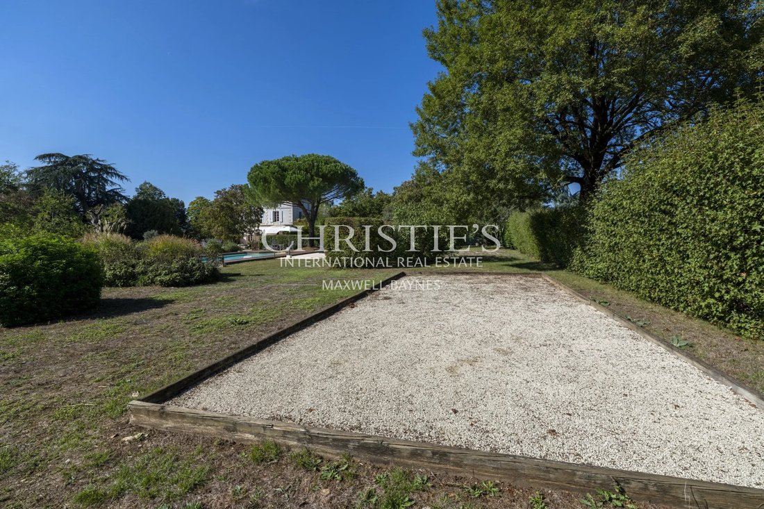 Finca en La Rochefoucauld-en-Angoumois, Nueva Aquitania, Francia 5 - 18626886