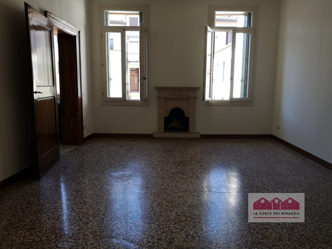 Apartment in Centro, Vicenza, Veneto 1 - 15402332