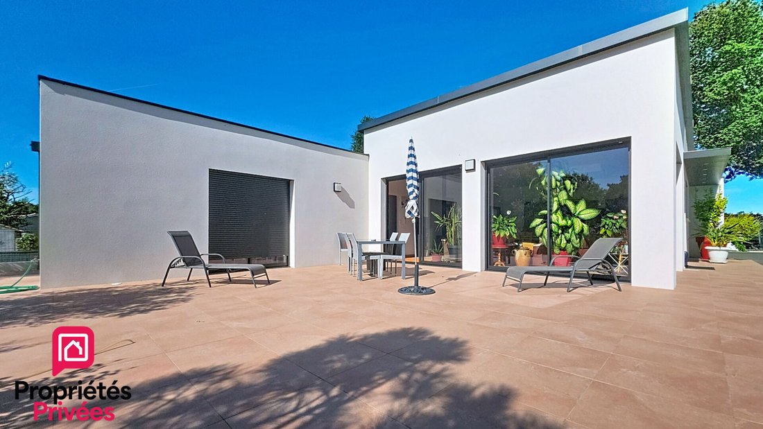 Villa in Les Mathes, Nouvelle-Aquitaine, France 2 - 19055991